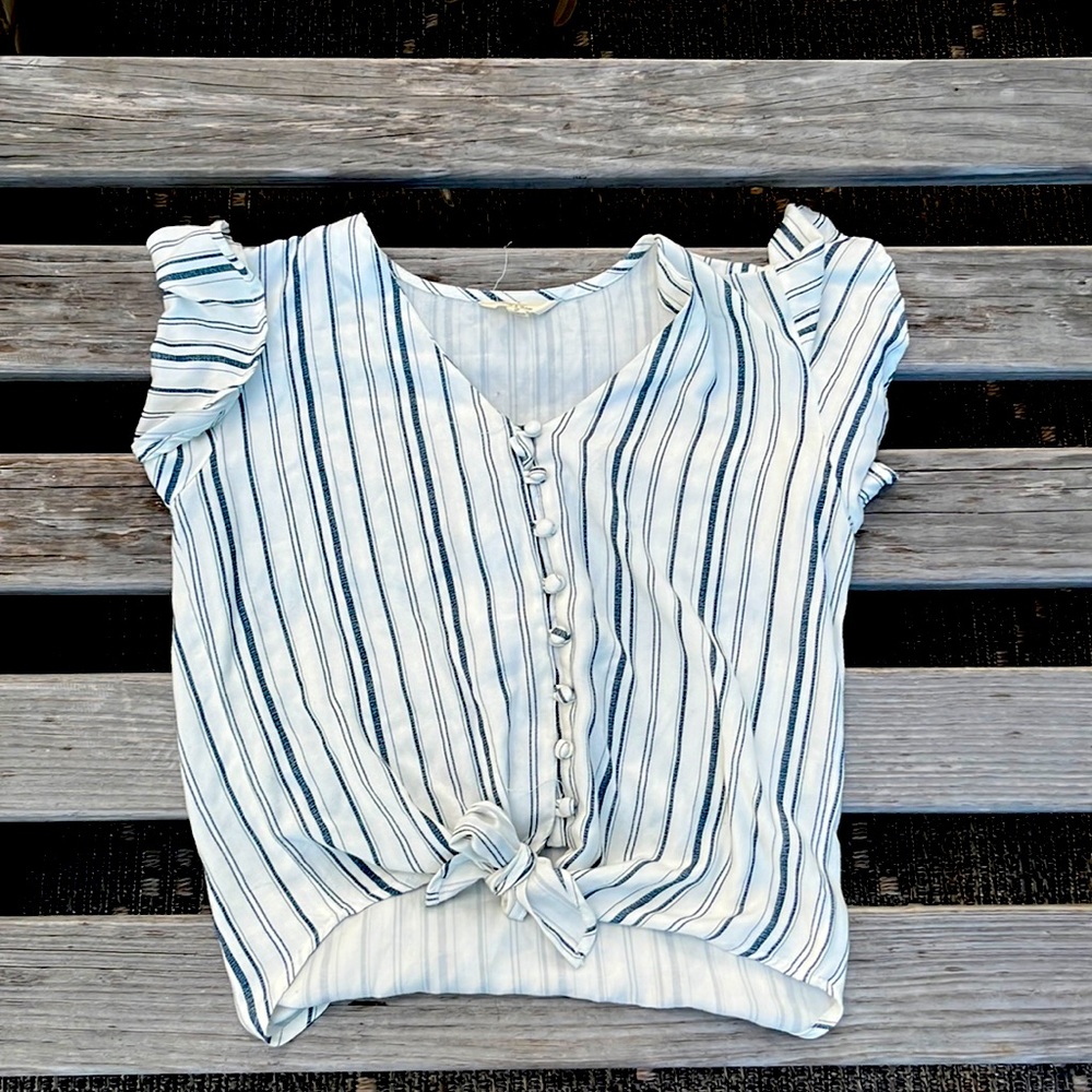 Short sleeve sim and Sam shirt. Size:6. Color: White with denim looking stripes.